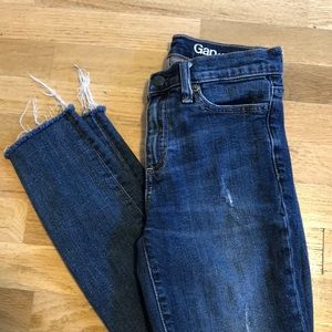 Gap “Authentic True Skinny” jeans 👖💕 size 24